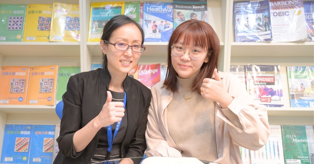 TOEFL托福108分顏同學與時代國際顧問合照