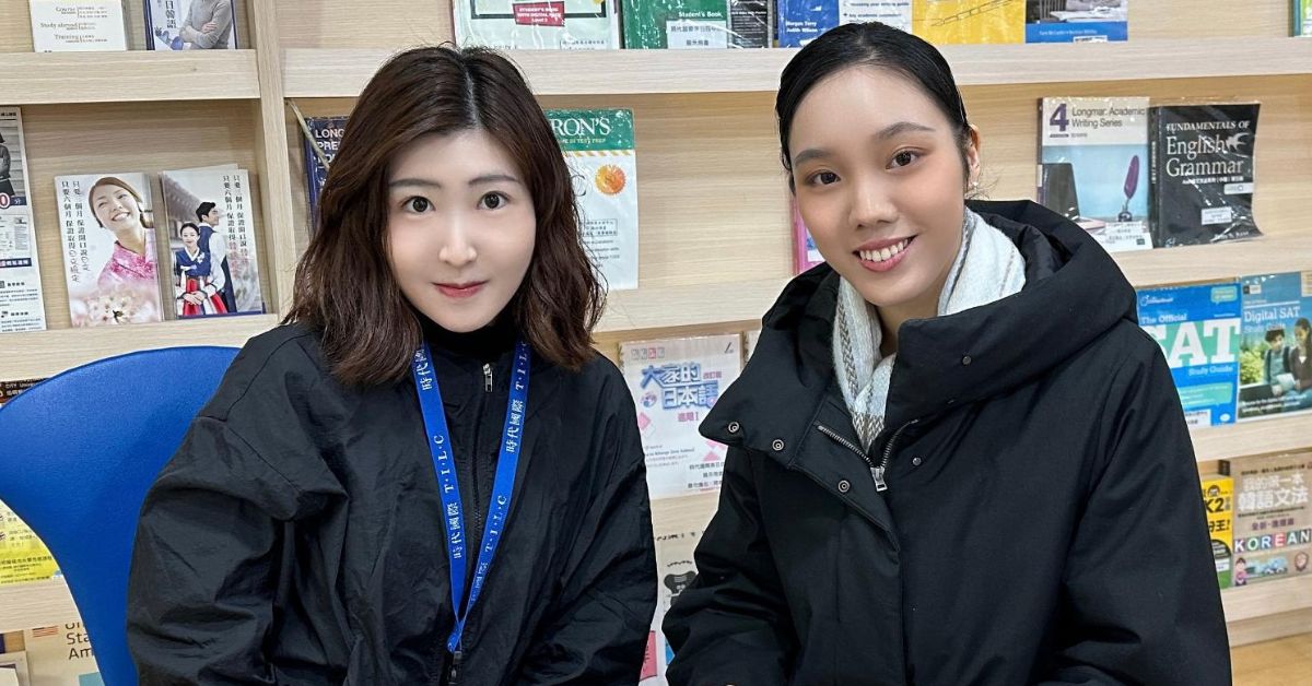 多益890分陳同學與時代國際多益補習班顧問合照